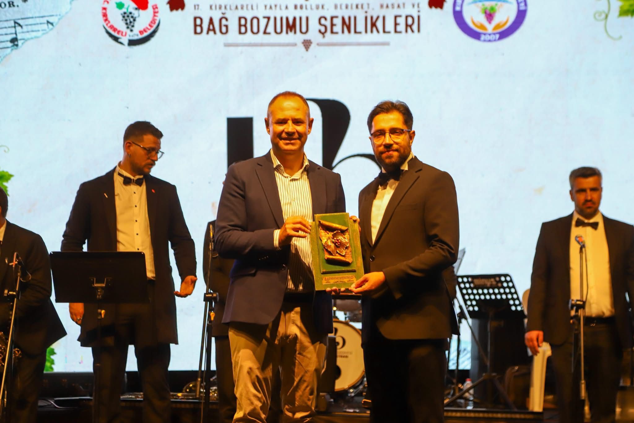 Şenliklerimizin İlk Gününü Belediyemizin Kent Orkestrası’nın Birbirinden Güzel Ezgileriyle Muhteşem Bir Final Yaparak Tamamladık