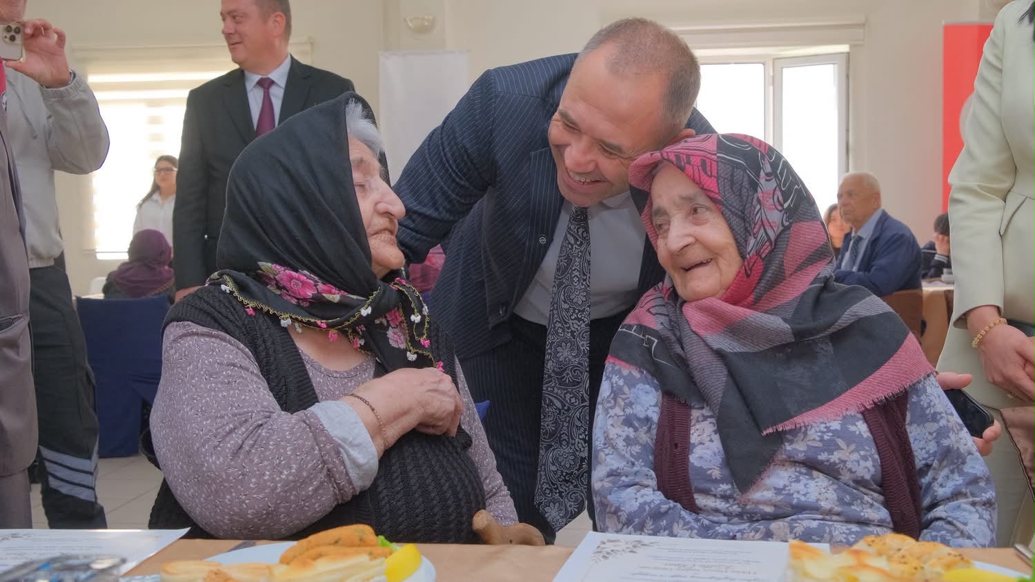 Tüm Büyüklerimizin 1 Ekim Dünya Yaşlılar Günü’nü Gönülden Kutluyorum
