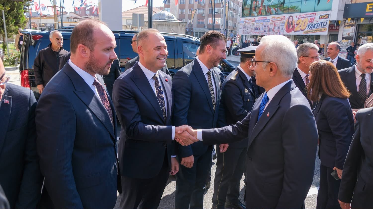 Cumhurbaşkanımızın Teşrifleriyle Açılacak Hızlı Tren Hattı Öncesi Ulaştırma ve Altyapı Bakanımız Sayın Abdülkadir Uraloğlu’nu Babaeski Belediyemizde Karşıladık