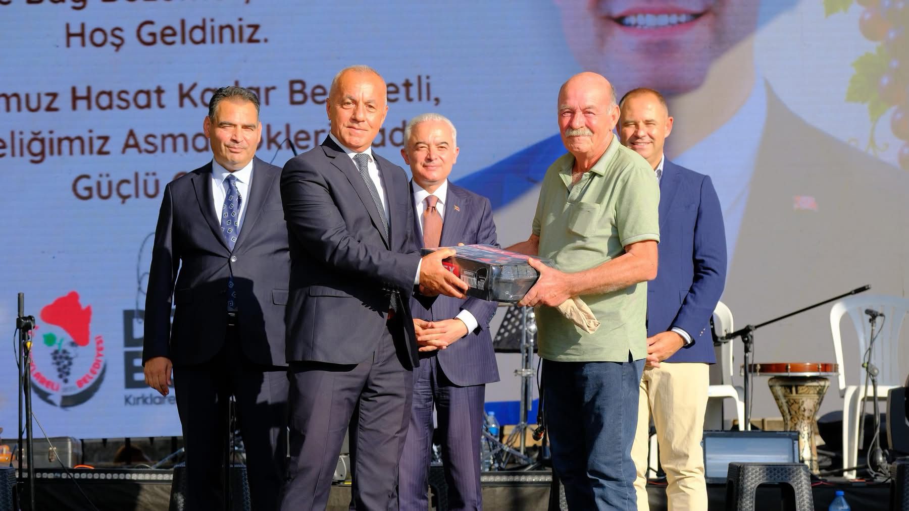 2026 Yılı En İyi Bağ ve Üzüm Üreticisi Yarışması Kapsamında Sofralık ve Şıralık Kategoride Dereceye Giren Değerli Üreticilerimize Ödüllerini Takdim Ettik — fotoğraf 6