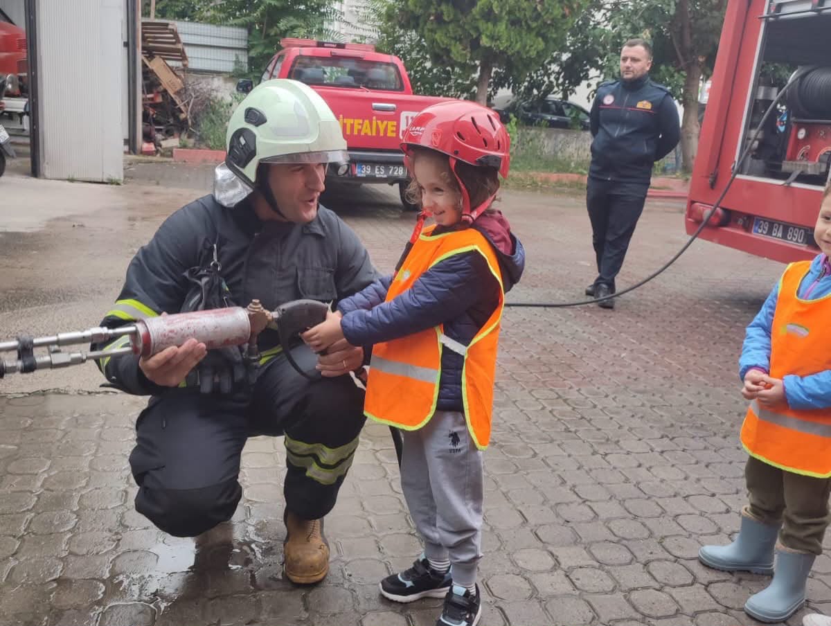 İtfaiye Müdürlüğümüzde Minik Misafirlerimizi Ağırladık — fotoğraf 2