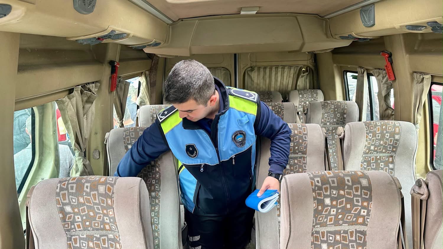 Belediyemiz Zabıta Müdürlüğü İl Emniyet Müdürlüğü İl Jandarma Komutanlığı ve İl Millî Eğitim Müdürlüğü Ekiplerinin Katılımıyla Taşımalı Eğitim ve Özel Öğrenci Servislerine Yönelik Ortak Denetim Gerçekleştirildi — fotoğraf 4