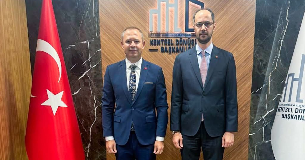 Çevre, Şehircilik ve İklim Değişikliği Bakanlığı Kentsel Dönüşüm Başkanı Sayın Hakkı Alp’i makamında ziyaret ettik