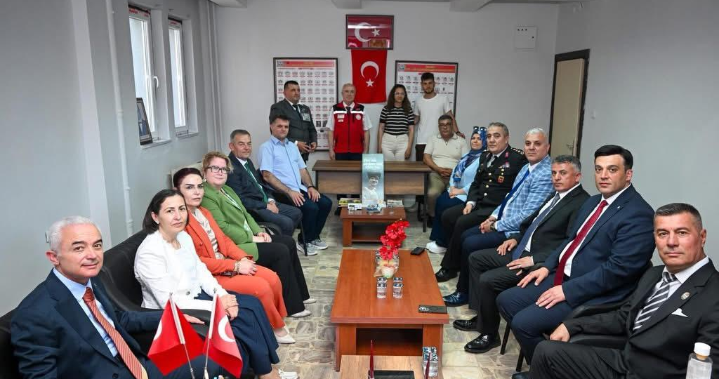 Kurban Bayramı dolayısıyla Kırklareli Şehit ve Gazi Aileleri Yardımlaşma ve Dayanışma Derneği’ni ziyaret edildi.
